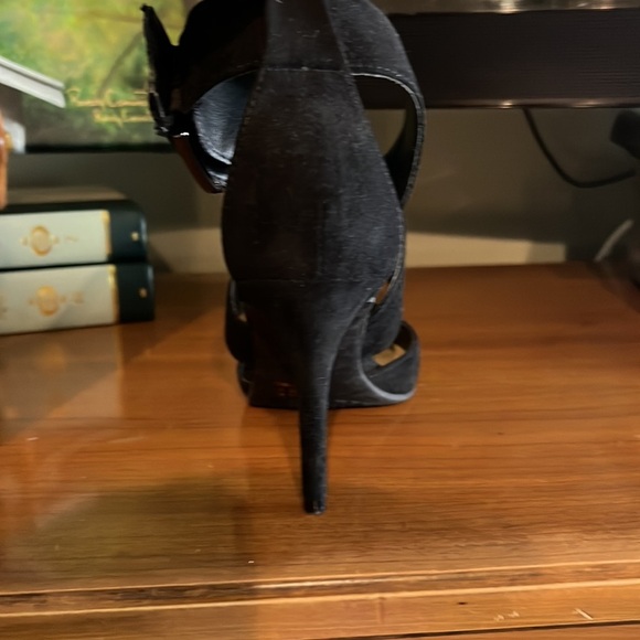 8.  Chinese Laundry Micro Suede Heels in Black, Size 9M - Picture 7 of 16